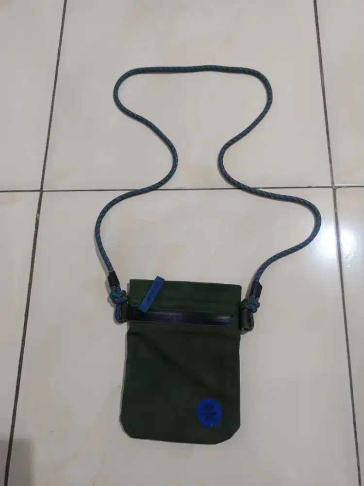 Tas sling kecil crumpler hijau