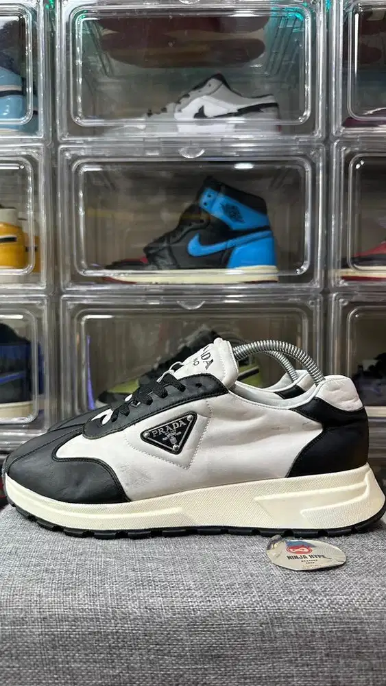 PRADA LEATHER SNEAKERS WHITE BLACK LOGO TITANIUM
