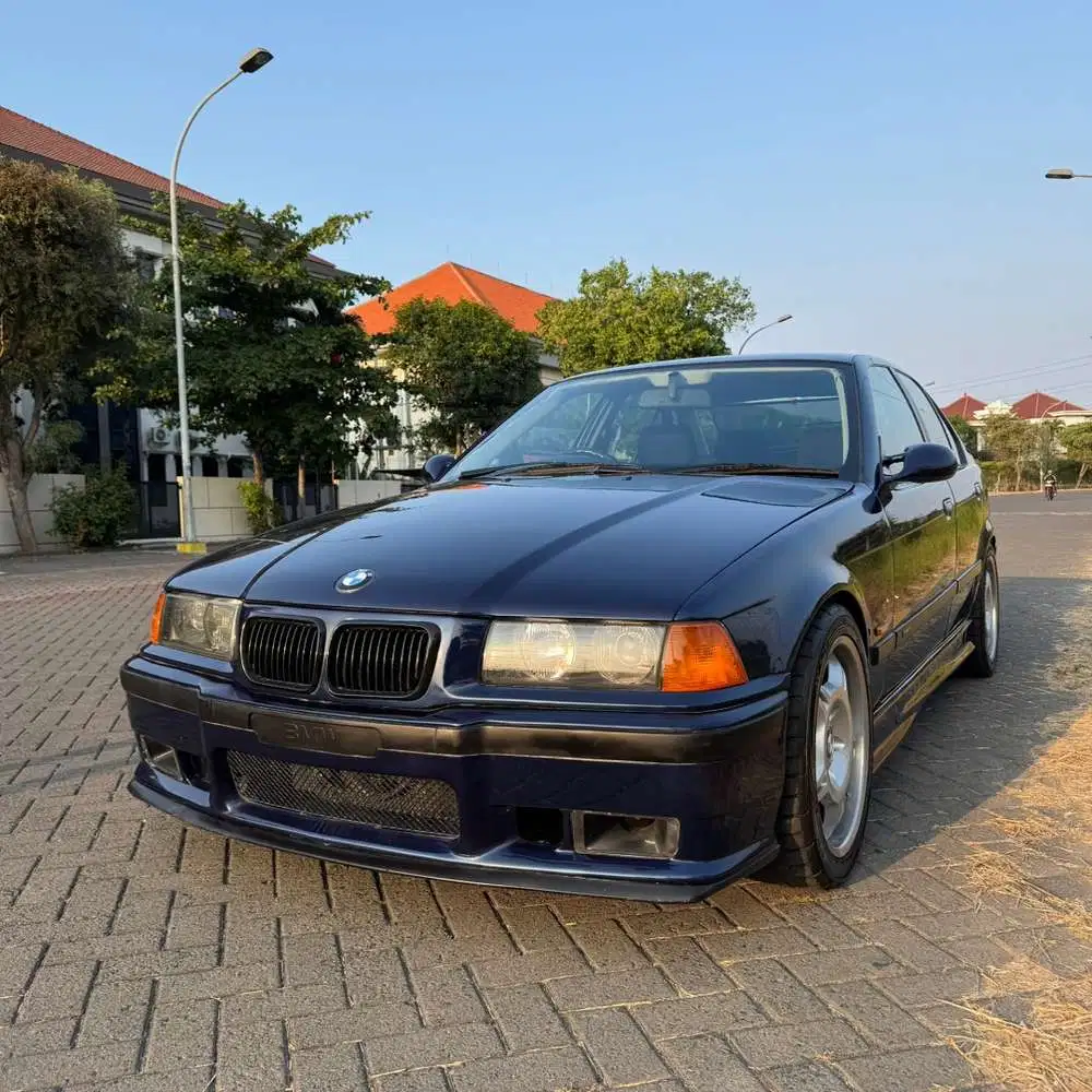 BMW E36 323i tahun 1997