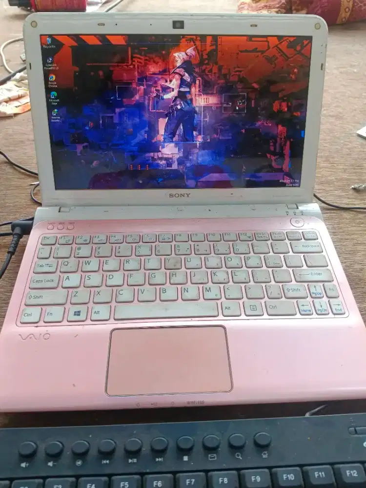 JUAL SONY VAIO SVE11135CGP – 11,6” – RAM 4GB – AMD E2 – Radeon HD 7340