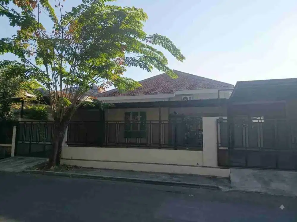 DISEWAKAN RUMAH LEBAR DAN LUAS 0 JALAN KEMBAR, MANYAR TIRTOYOSO