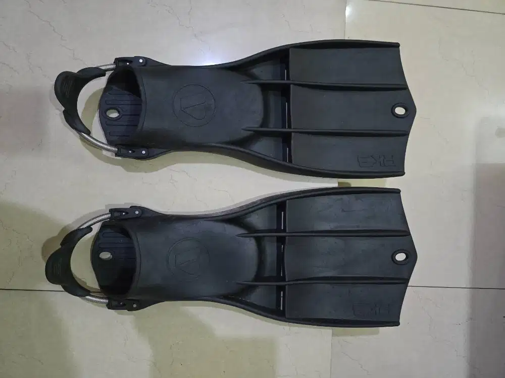 Fins Scuba Apeks RK3 Black Size L Open Heel Spring Strap - Like New