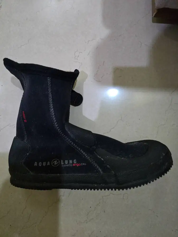 DIJUAL: Aqua Lung SuperZip Ergo Elite Diving Boots 5mm (Size US 10)