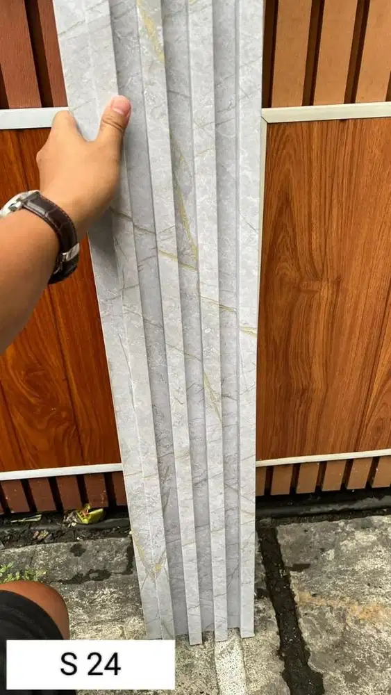 Distributor wallpanel