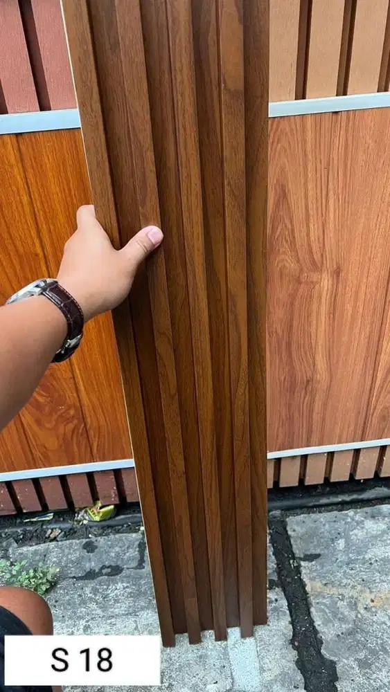 Distributor wallpanel