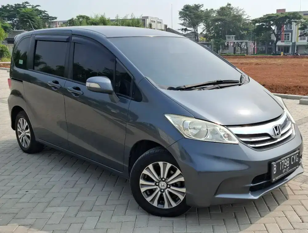 HONDA FREED PSD 1.5 AT MOBIL BAGUS