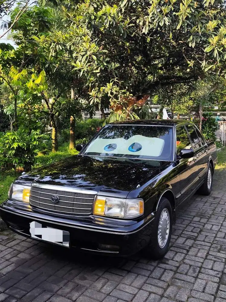 Toyota Crown Royal 2000 Bensin