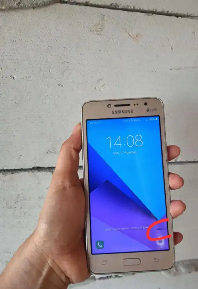 Di jual cepat bu samsung J2 prime