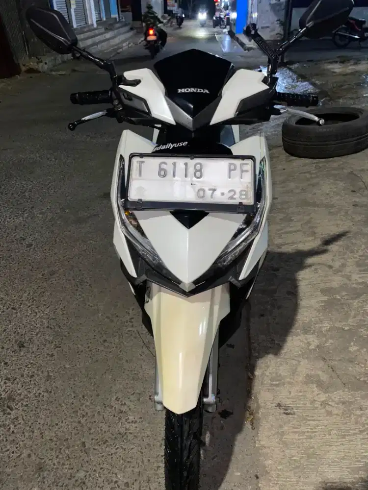 VARIO LED OLD 150 2017 PUTIH