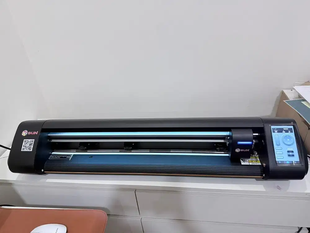 Mesin Cutting Sticker Sun Chameleon E720 Black