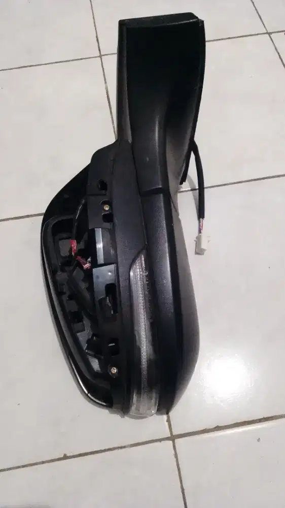 Spion kanan Innova zenix