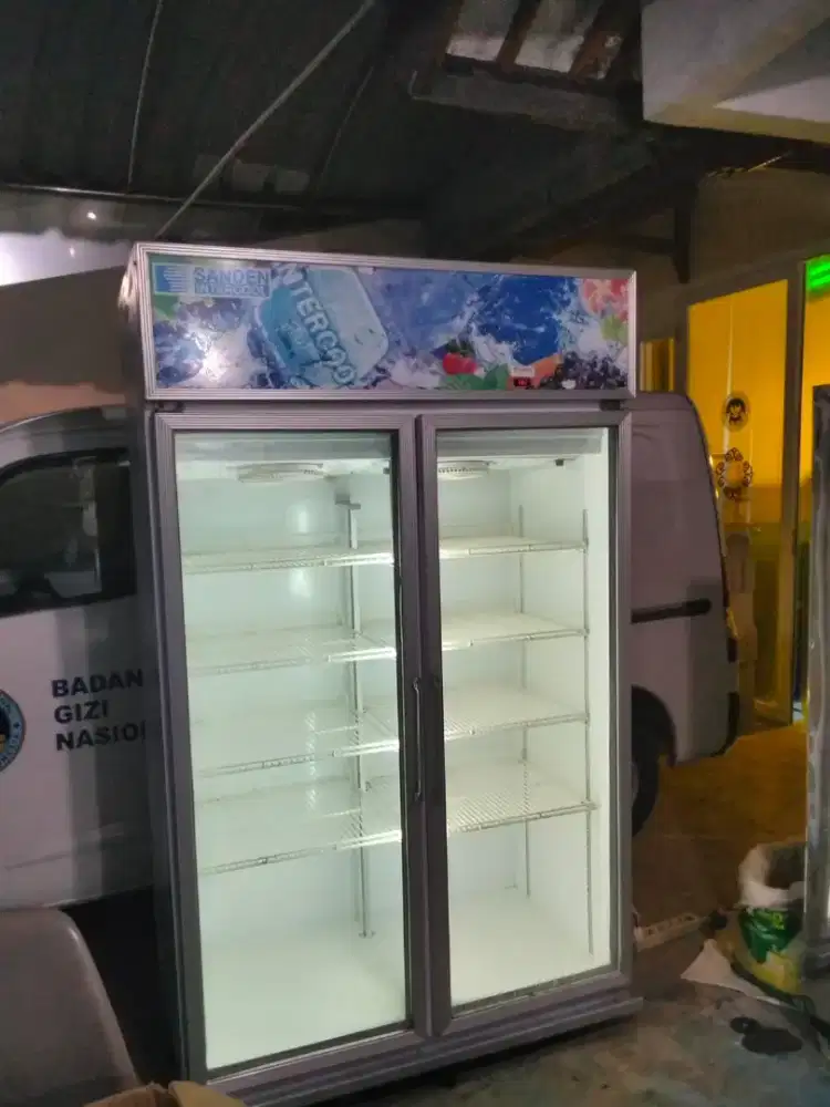 Showcase 2pintu merek Sanden