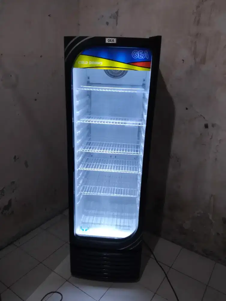 Jual bu showcase kulkas pendingin minuman ukuran 5 rak merk gea