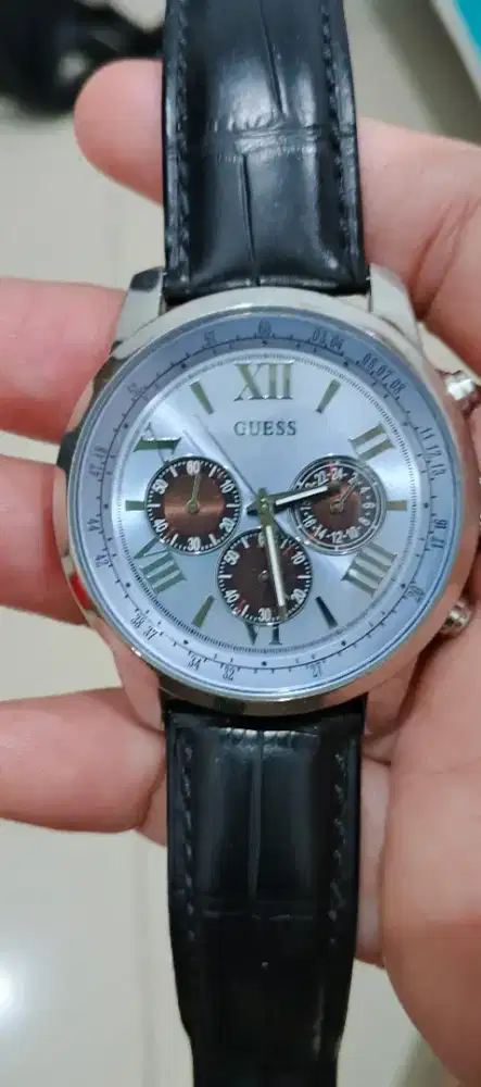 JAM TANGAN GUESS CHRONOGRAPH PRIA – LEATHER STRAP – 50M WATER RESIST