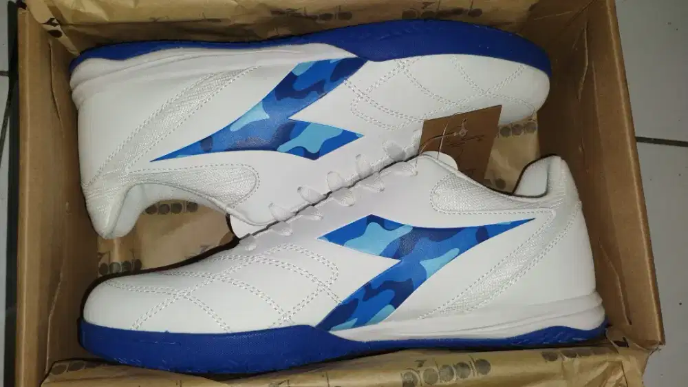 sepatu futsal ukuran jumbo 45 Istimewa ori kumplit