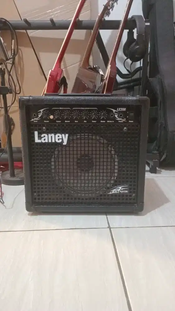Ampli Gitar Laney LX20R

Ukuran 8 in