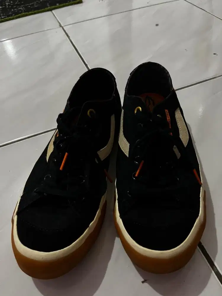 Sepatu ventela original