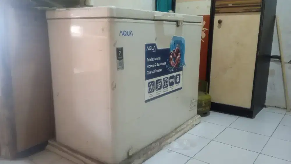 Frezer Merk Aqua 180ltr