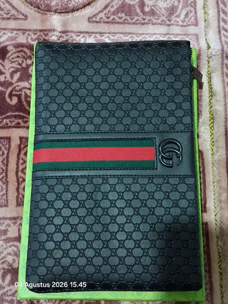 Tas Wanita Pria
Warna Hitam