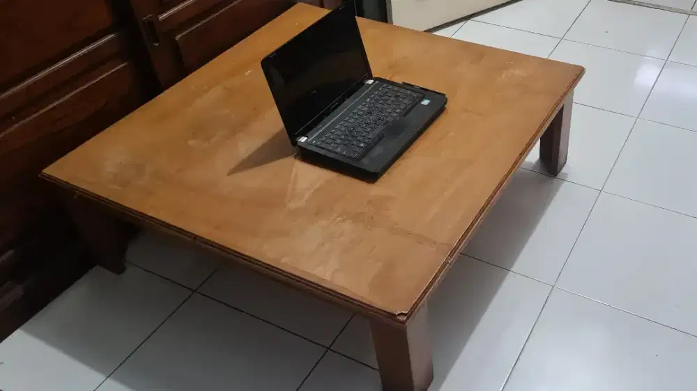 Meja lesehan  minimalis