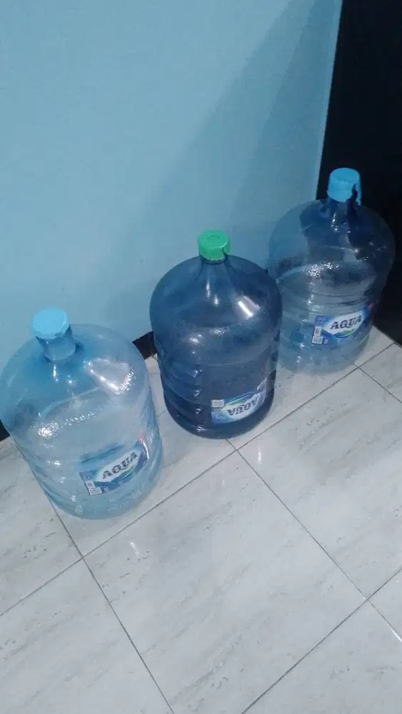 3 Galon air 2 warna jernih 1 warna gelap