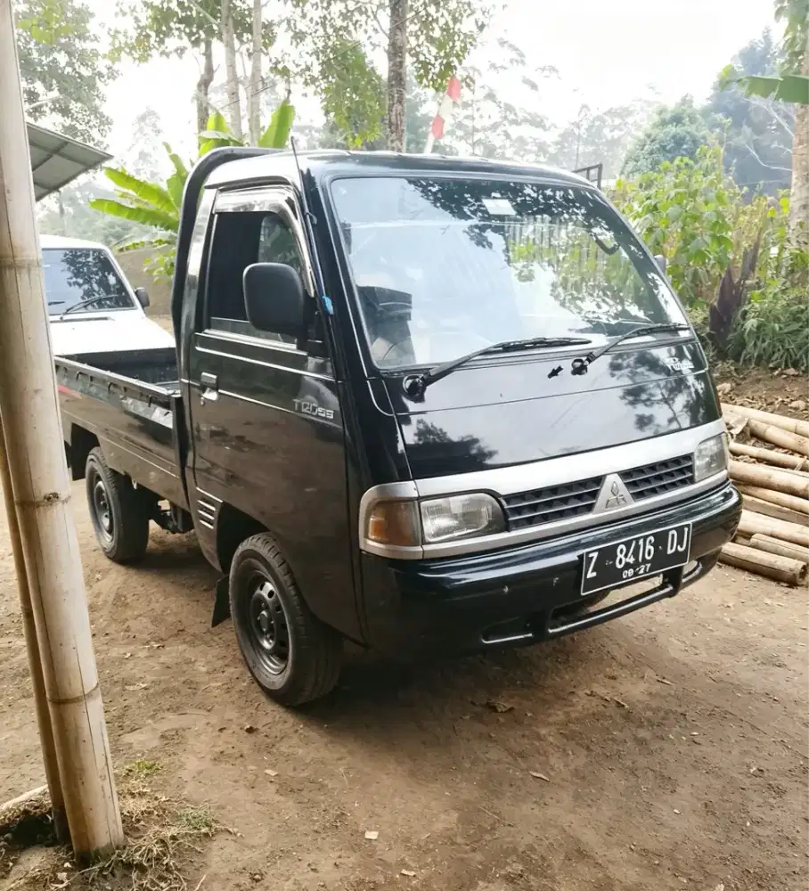 Mitsubishi pickup istimewa Bensin