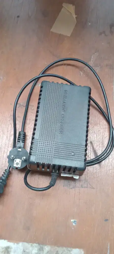 Charger sepeda listrik selis