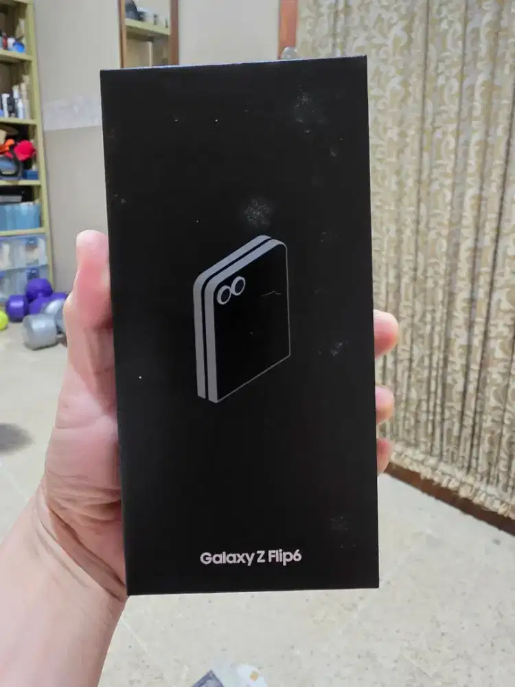 SAMSUNG flip 6 kondisi bagus dan mulus. 128 GB warna Grey