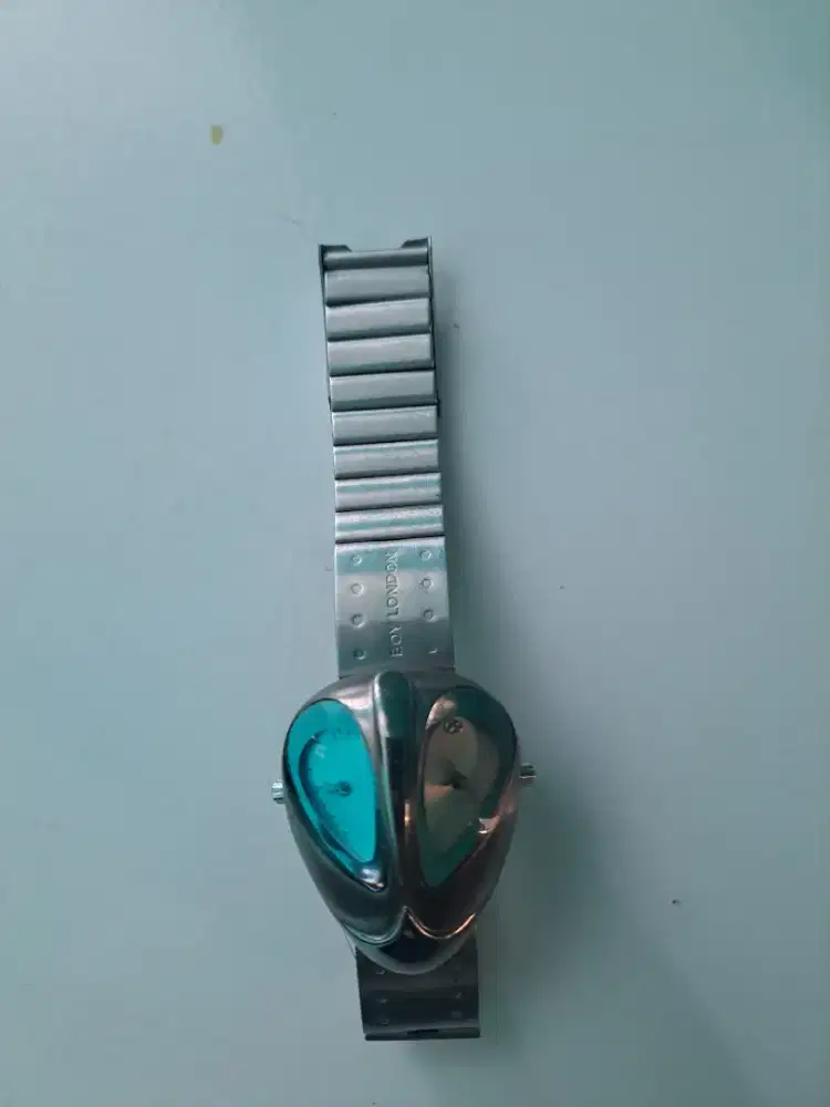 Jam boylondon versi ultra man