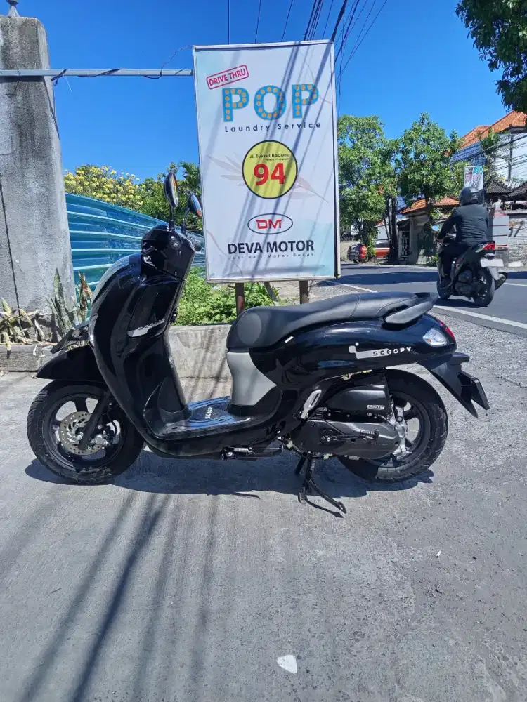 Scoopy energetic hitam Deva motor
