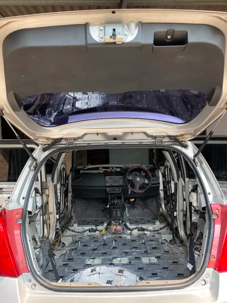 Peredam mobil Peredam suara