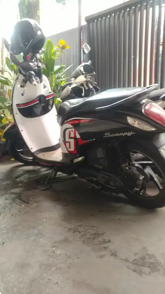 Scoopy 2016 PGM-FI ISS esp warna hitam putih