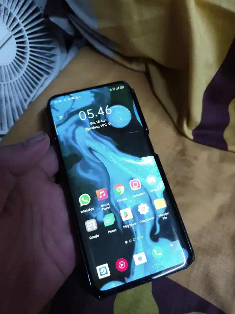 oppo find x layar lekung
