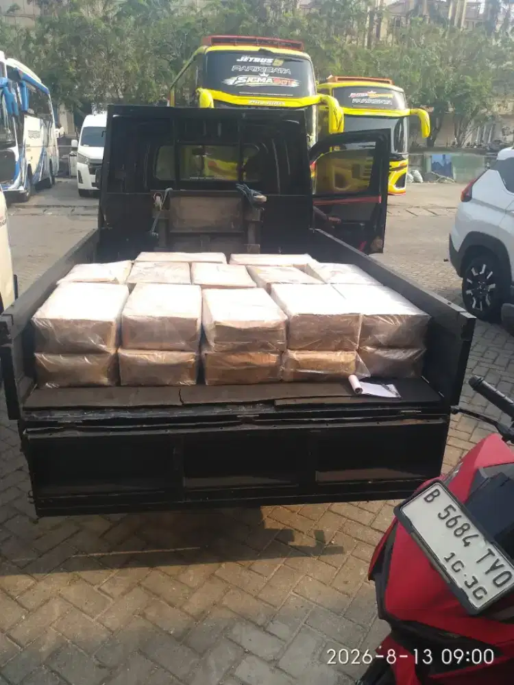 Mobil pickup pindahan barang