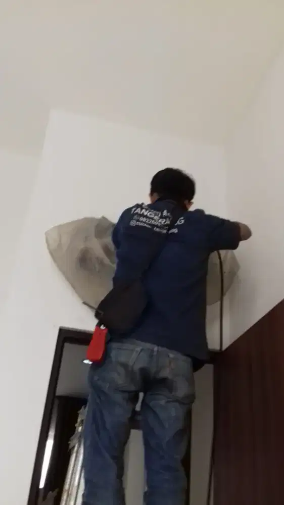 Helper teknisi AC