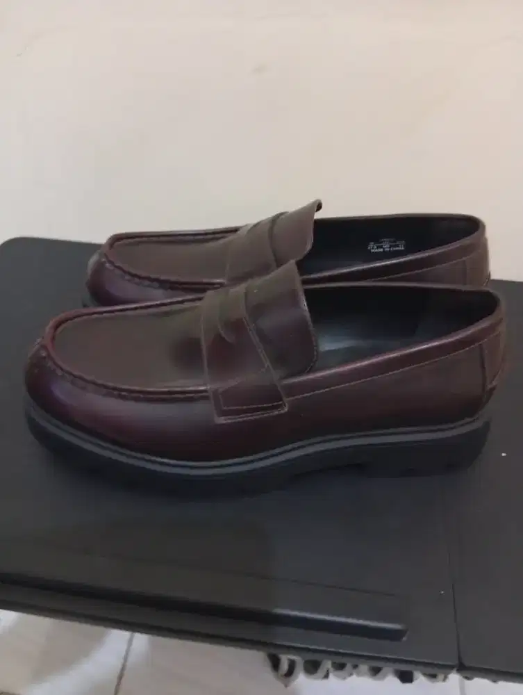 Sepatu belum pernah pakai