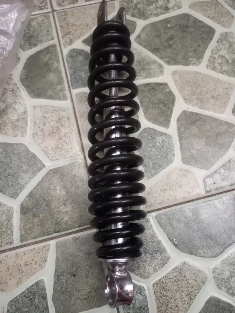 Shock belakang yamaha mio Z