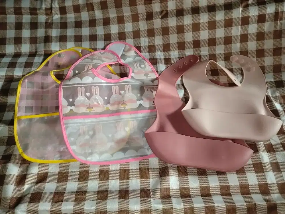 Alas makan celemek silikon
