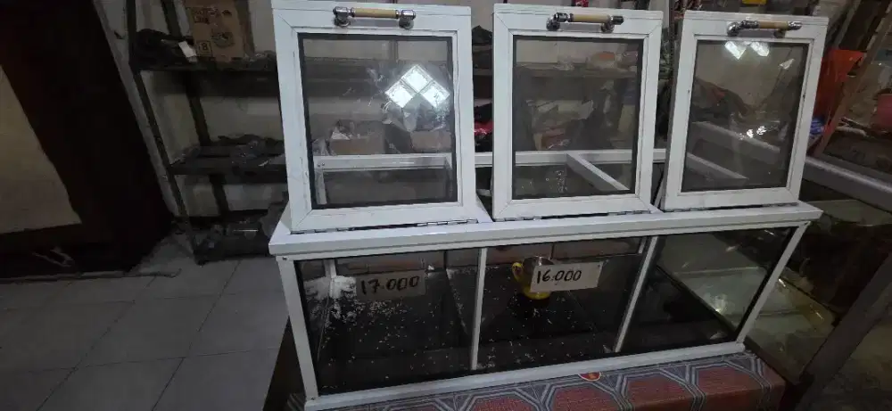 Di jual etalase untuk tempat beras / telur