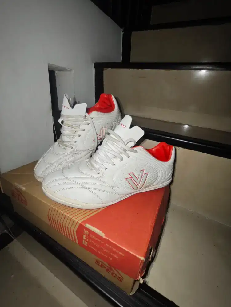 Jual Sepatu Futsal Vegato size 40 original