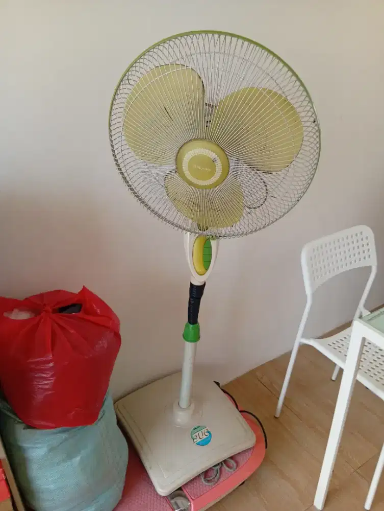 Dijual kipas angin standing miyako kondisi minus