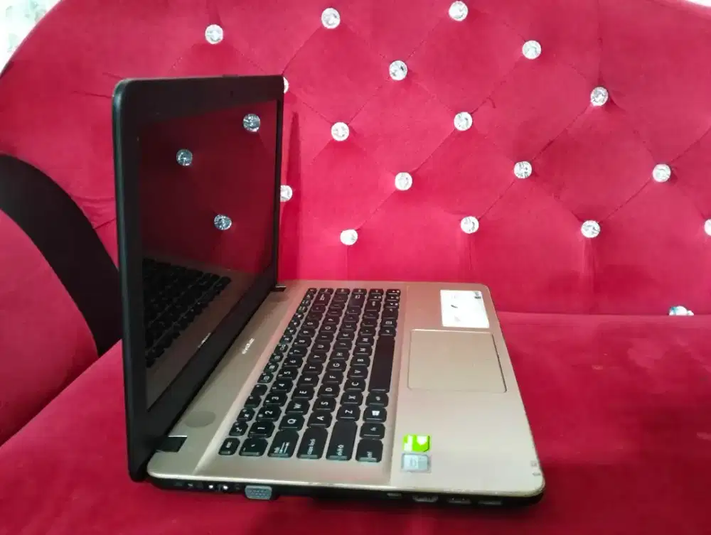 Asus x441uv core i3 gen 7/dobel VGA Nvidia GeForce mx110 siap kerja