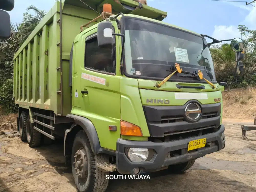 Dump truck Hino lohan tahun 2021