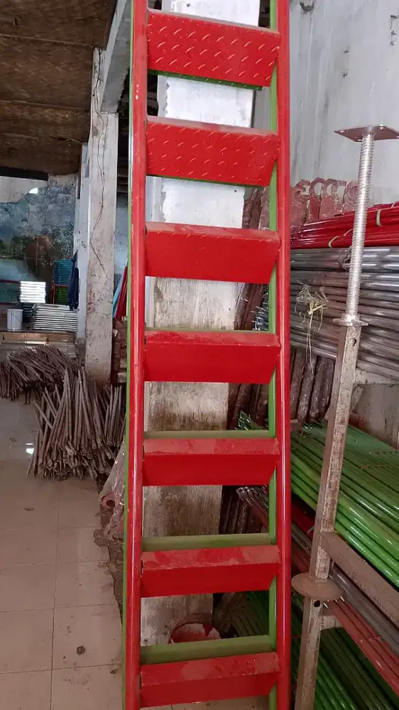 Tangga dan clamp scaffolding