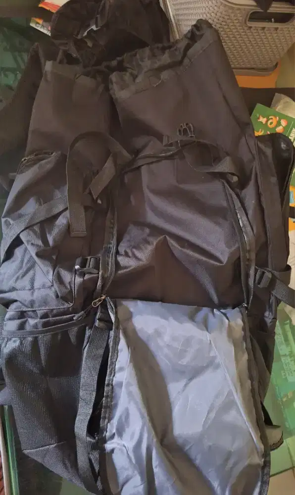 Tas hiking besar