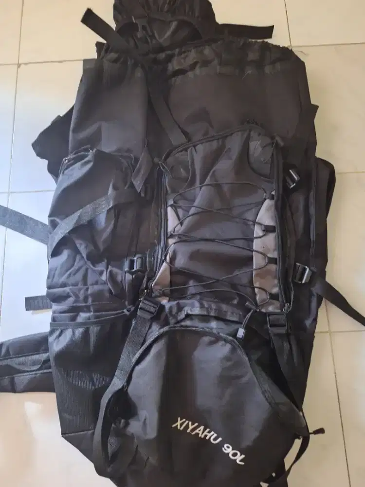 Tas hiking besar