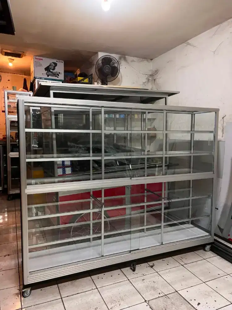 Jual etalase bekas toko warung uk 2mx2m sudah di modif bandung kota