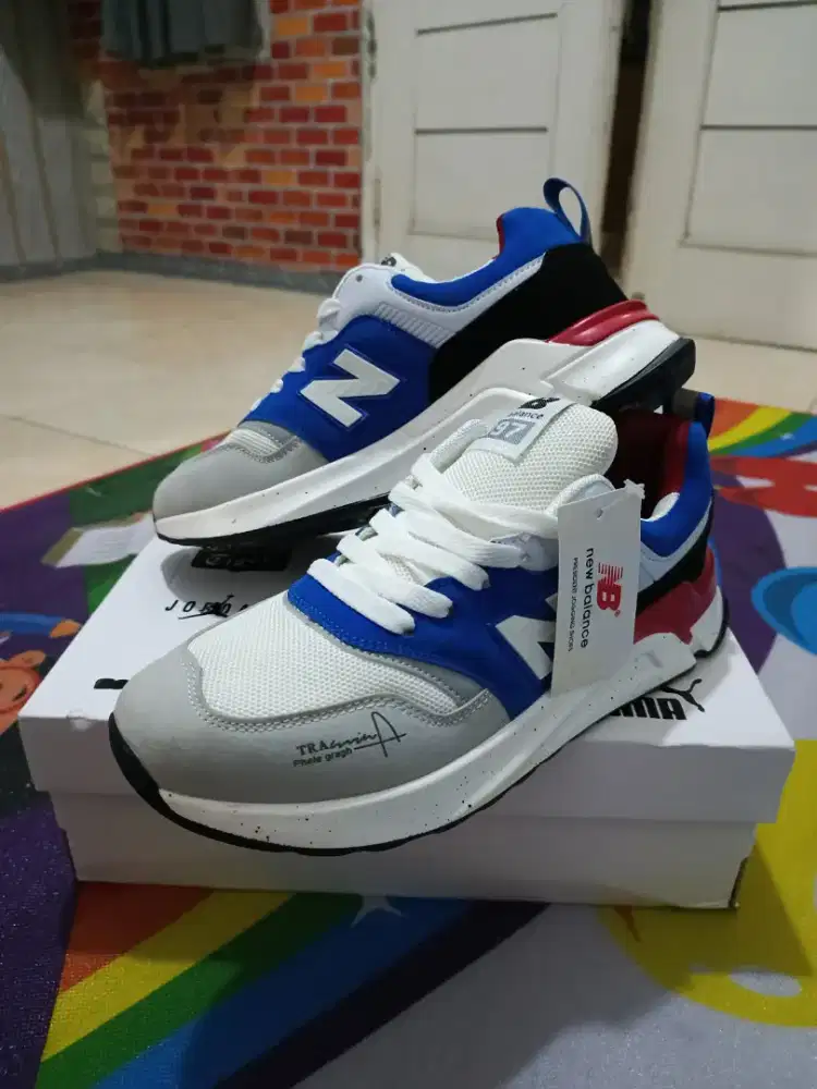 Sepatu sneaker,Casual,kantos,sekolah,olahraga sz 41(baru)