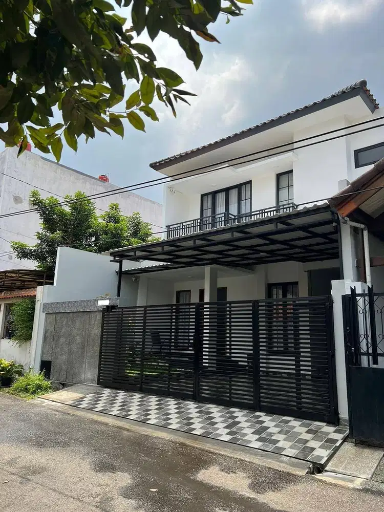 HOT SALE!!! Rumah Dijual di Bintaro Sektor 1, dengan Swimming Pool