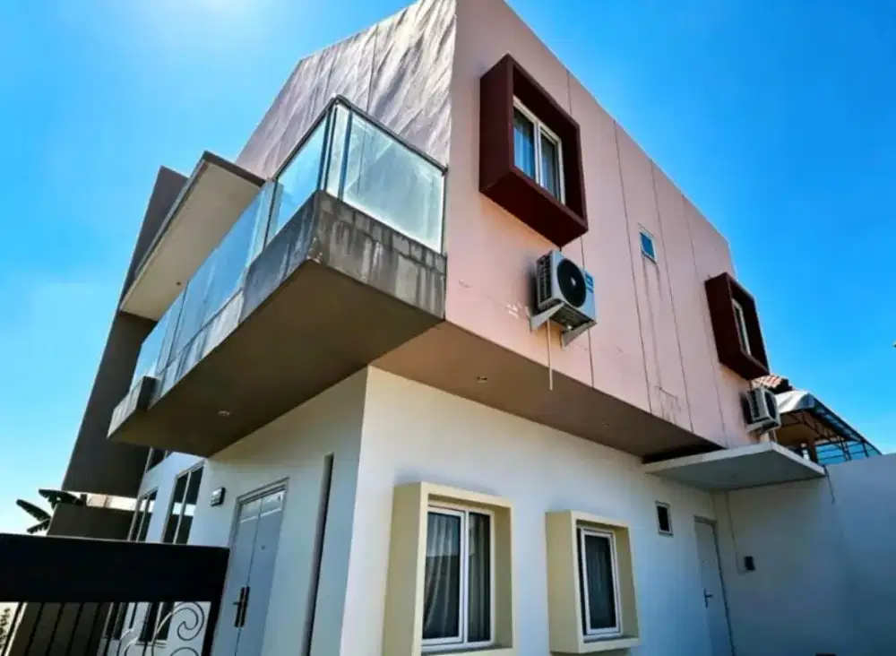 Rumah dijual siap huni 2 lantai strategis banyumanik